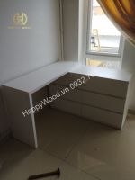 Bàn làm việc kèm tủ được thiết kế tiện gọn từ gỗ MDF